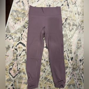 Lululemon mauve leggings with rusching, size 6.